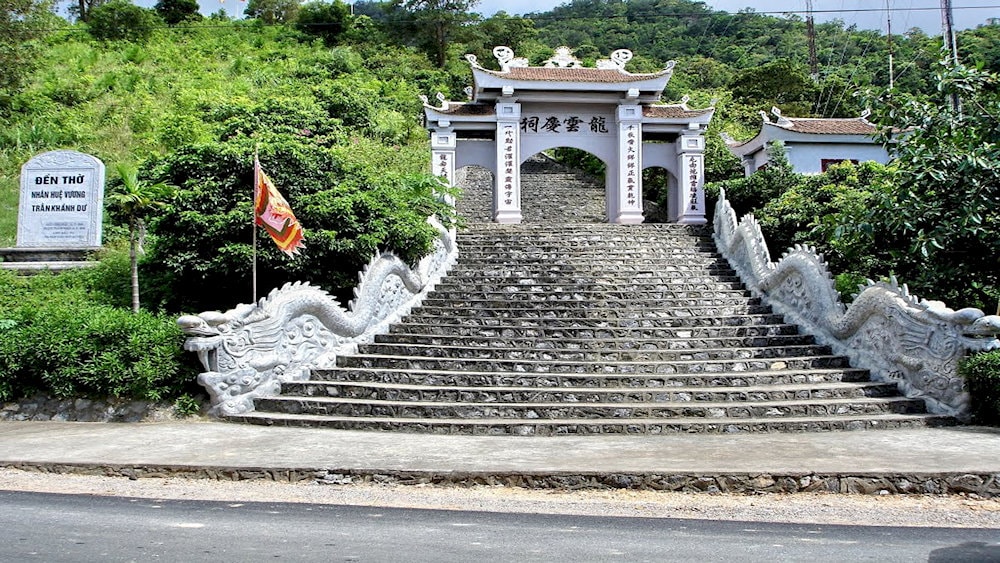 During special occasions, the temple organizes cultural events and folk art performances, providing insight into the island’s historical pride and local traditions